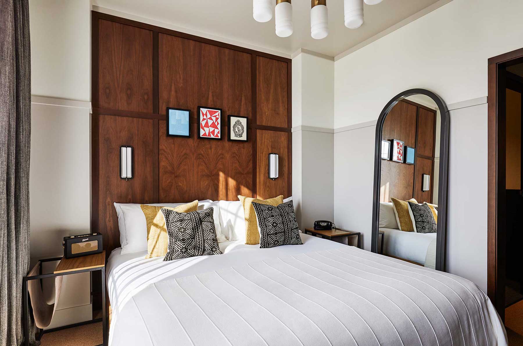 Bed with mirror